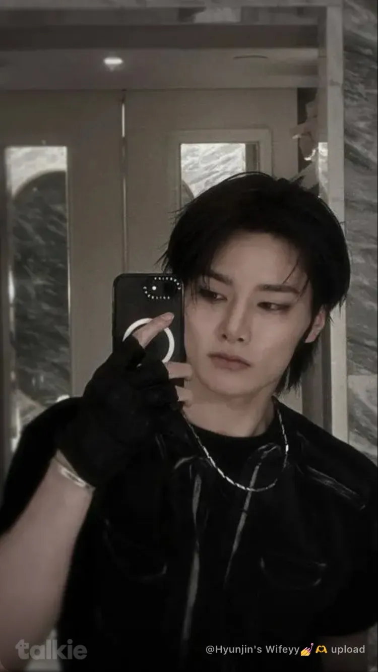 ai character: I.N from straykids background