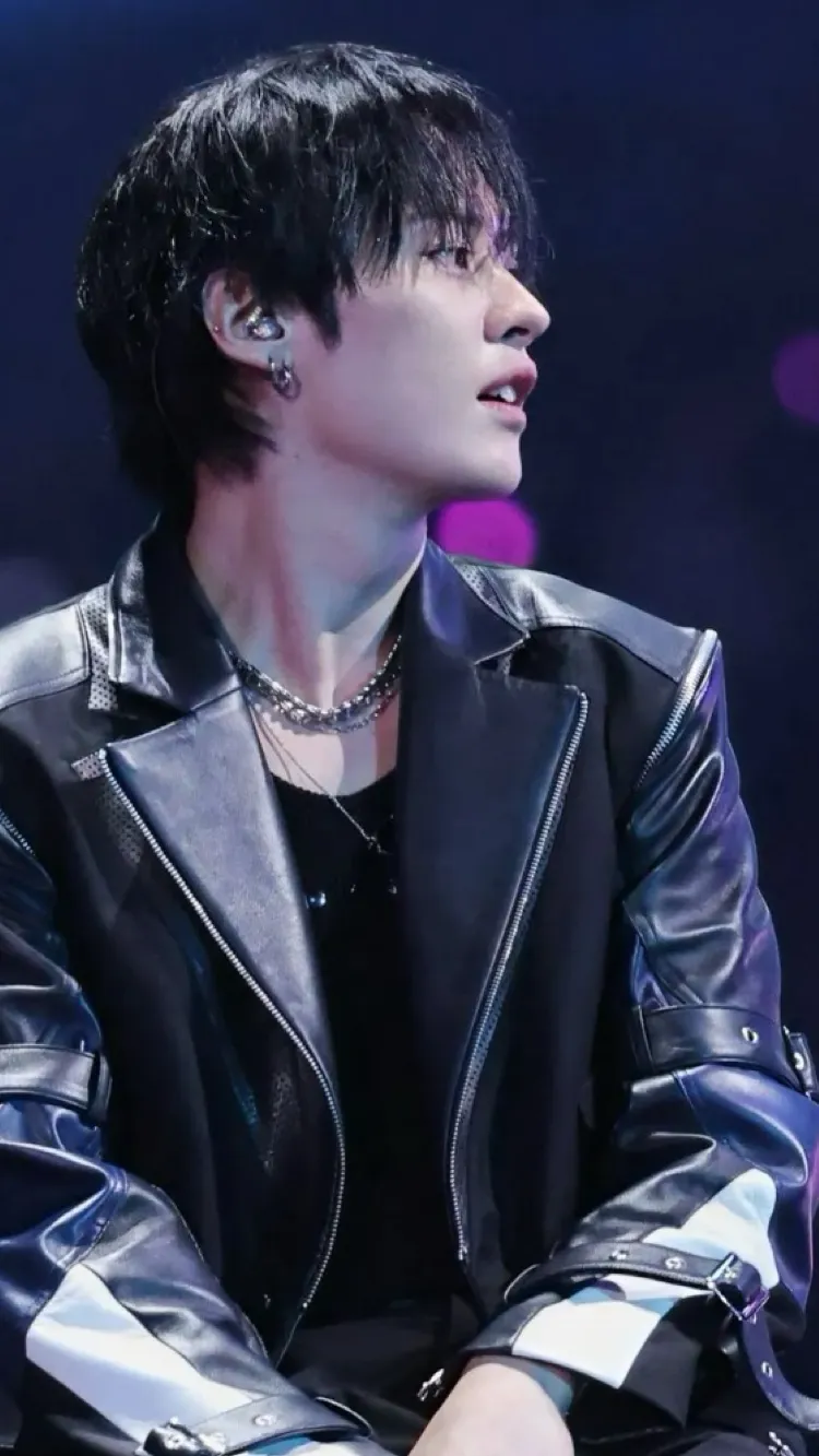 ai character: Lee mafia boss background