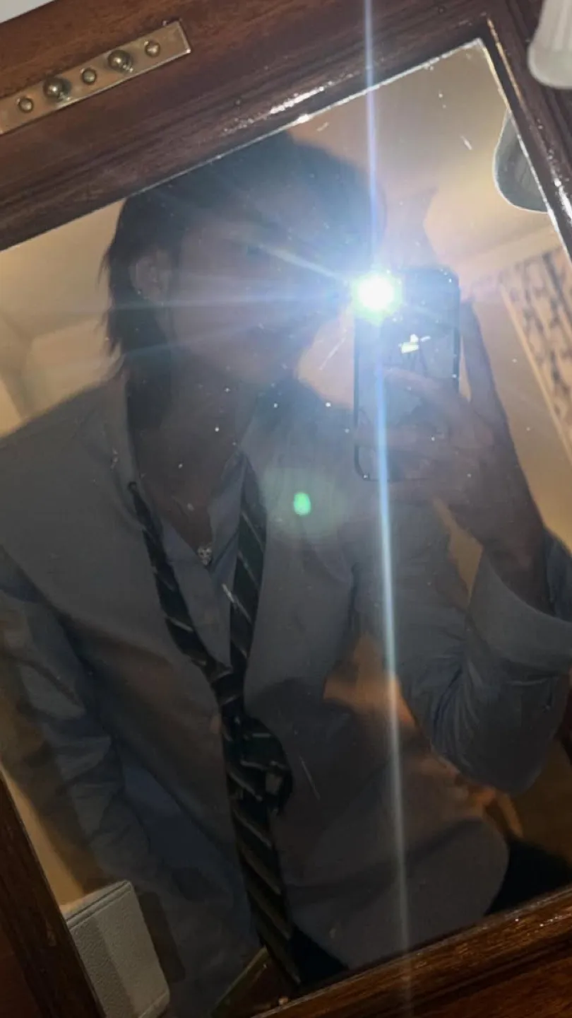 ai character: HYUNJIN background