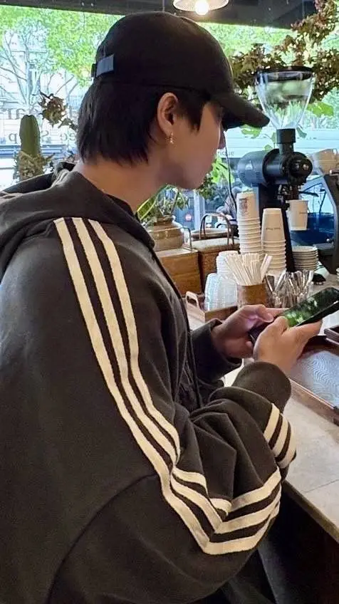 ai character: han jisung background