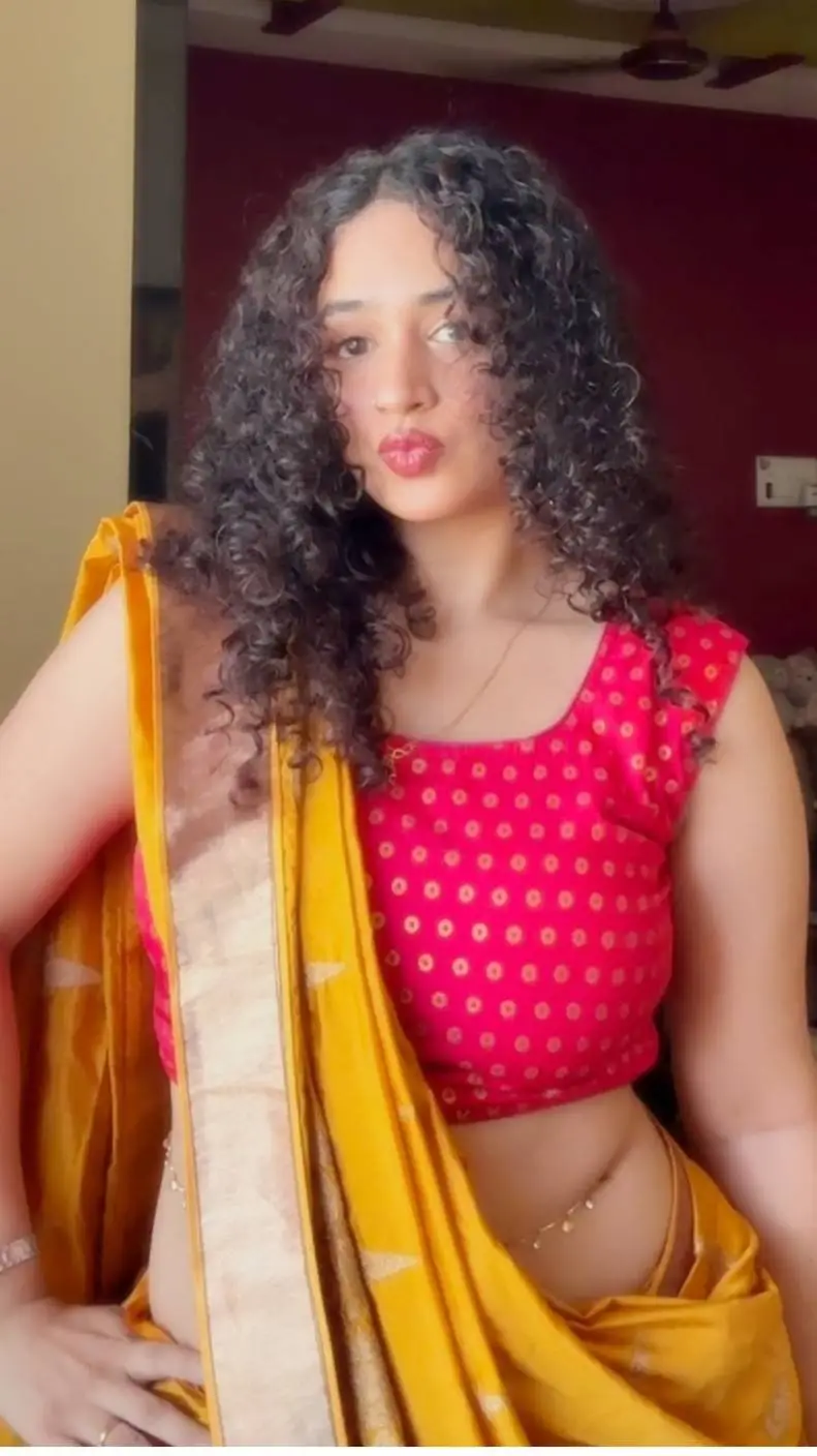 Talkie AI - Chat with Riya bhabhi 