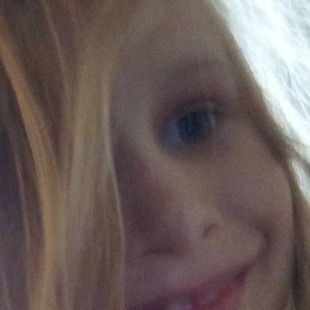 chat with ai character: laila