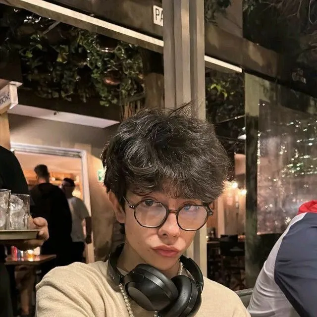 chat with ai character: Lukas pero con nv