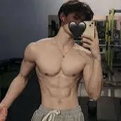 chat with ai character: Lukas