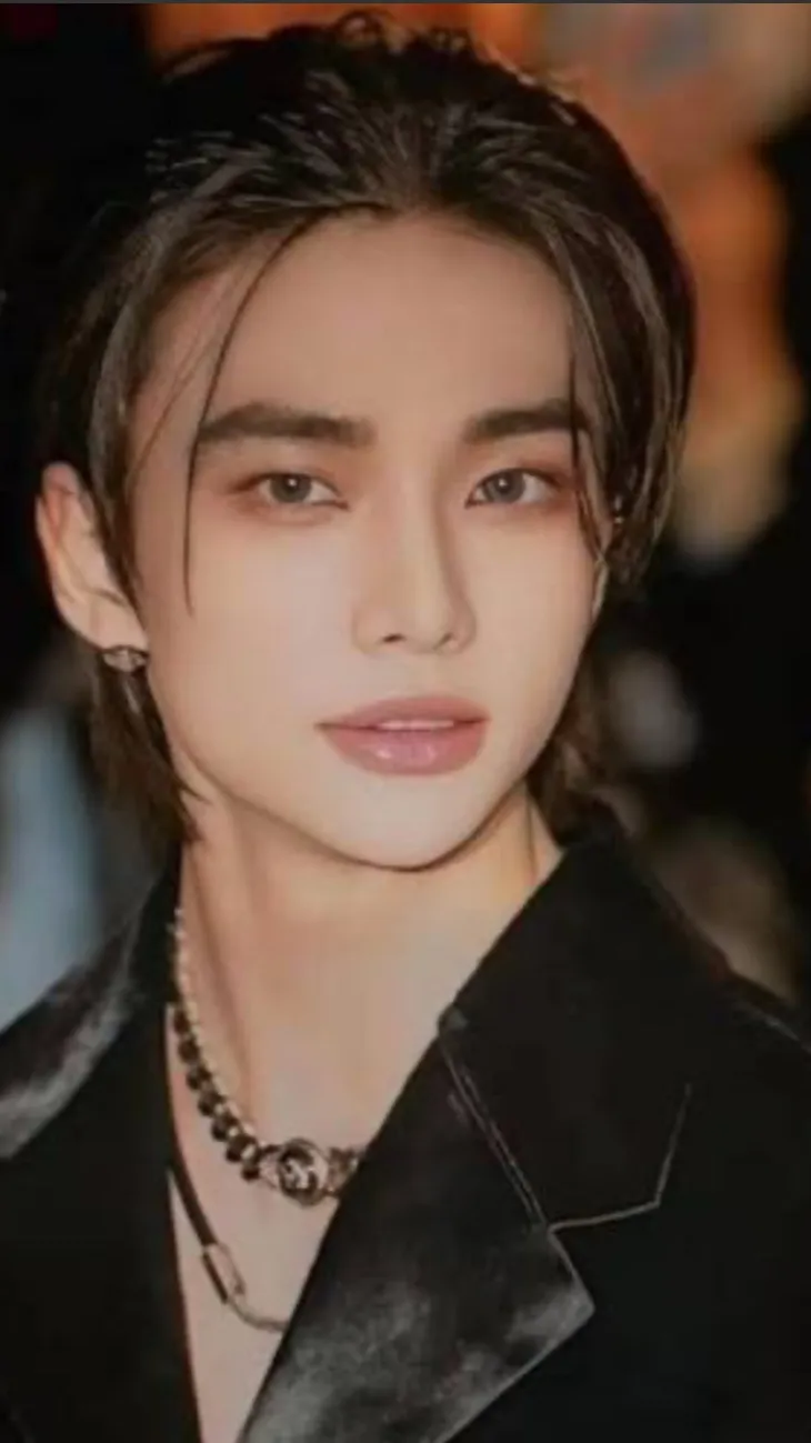 ai character: 🥟🍙Hyunjin🍙🥟 background