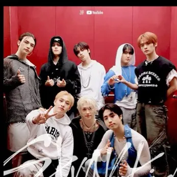 chat with ai character: Stray kids 