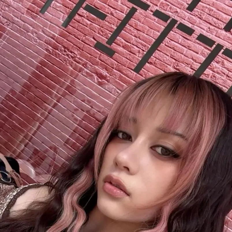 chat with ai character: ✮Megan✮