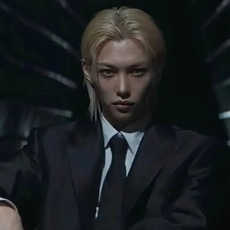 chat with ai character: Felix