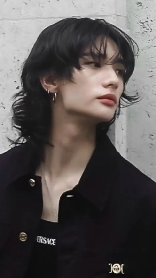 ai character: Hyunjin  background