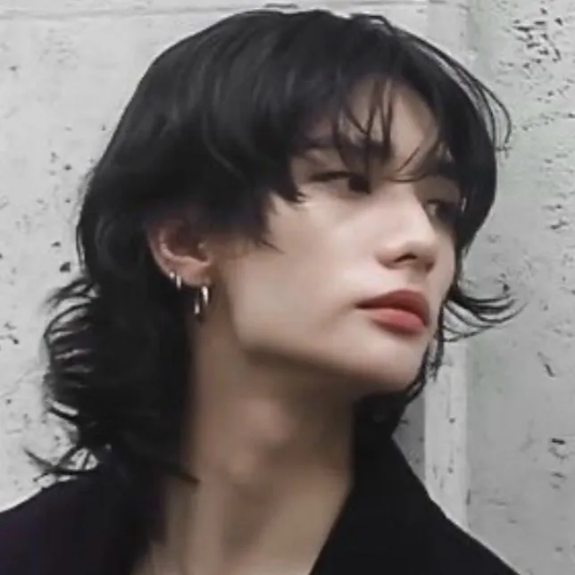 chat with ai character: Hyunjin 