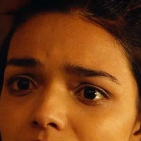 chat with ai character: Laura 