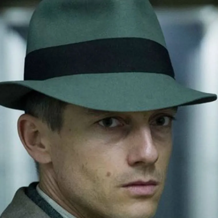 chat with ai character: Gereon rath