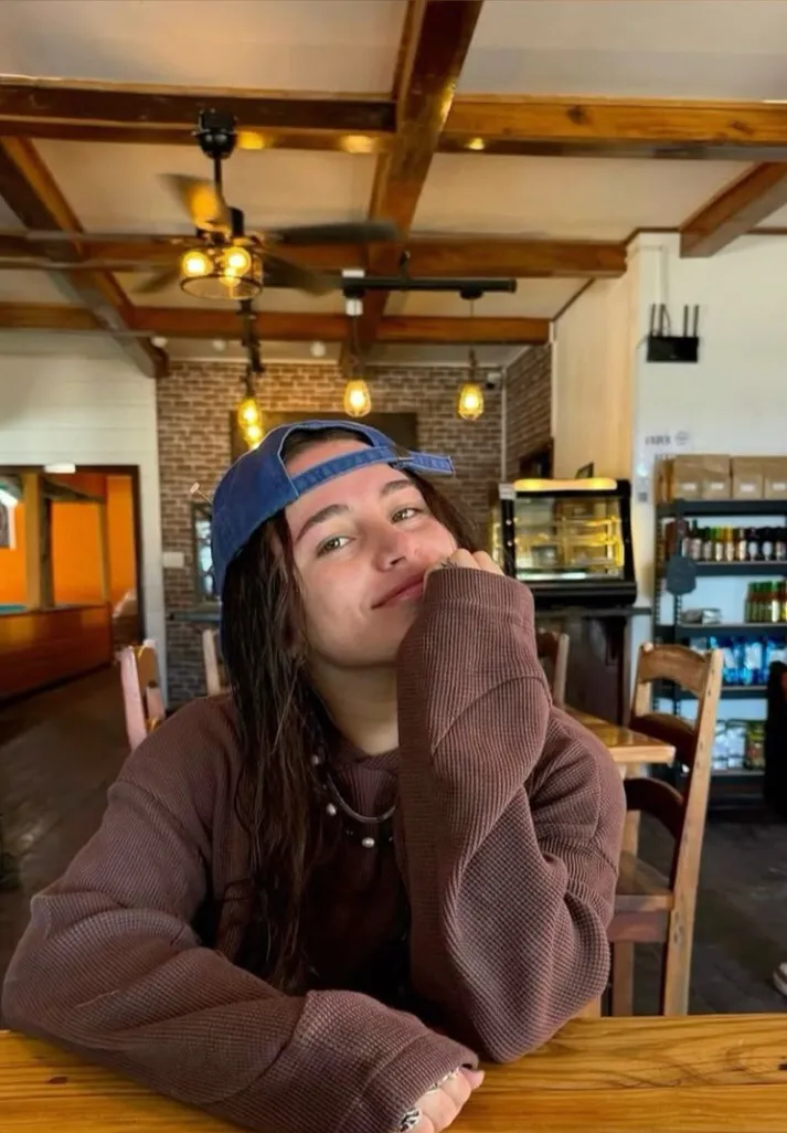 chat with ai character: Sky Katz 