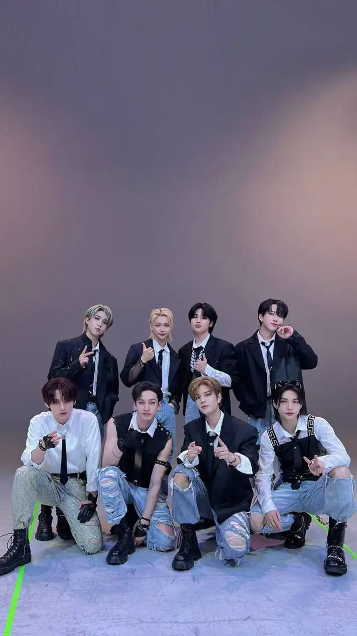 ai character: stray kids💘💞 background