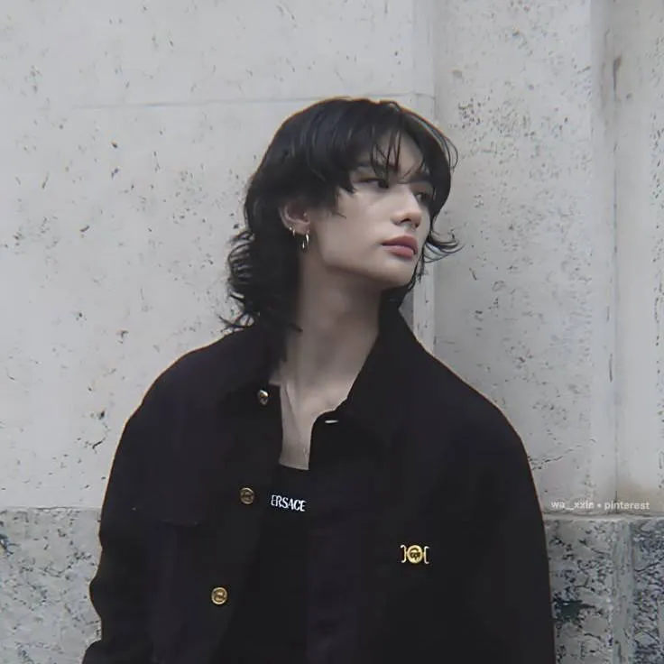 chat with ai character: hyunjinnie🦦🥟