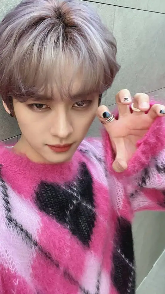 ai character: minho💞 background