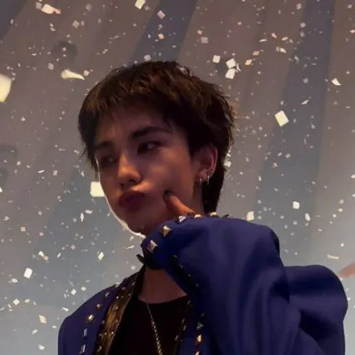 chat with ai character: hyunjinn🥟🦦 