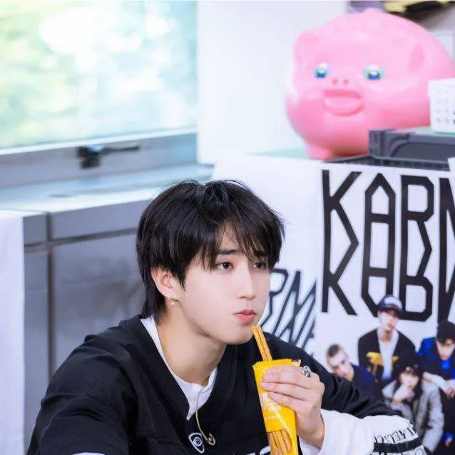 chat with ai character: hanniee🐿️