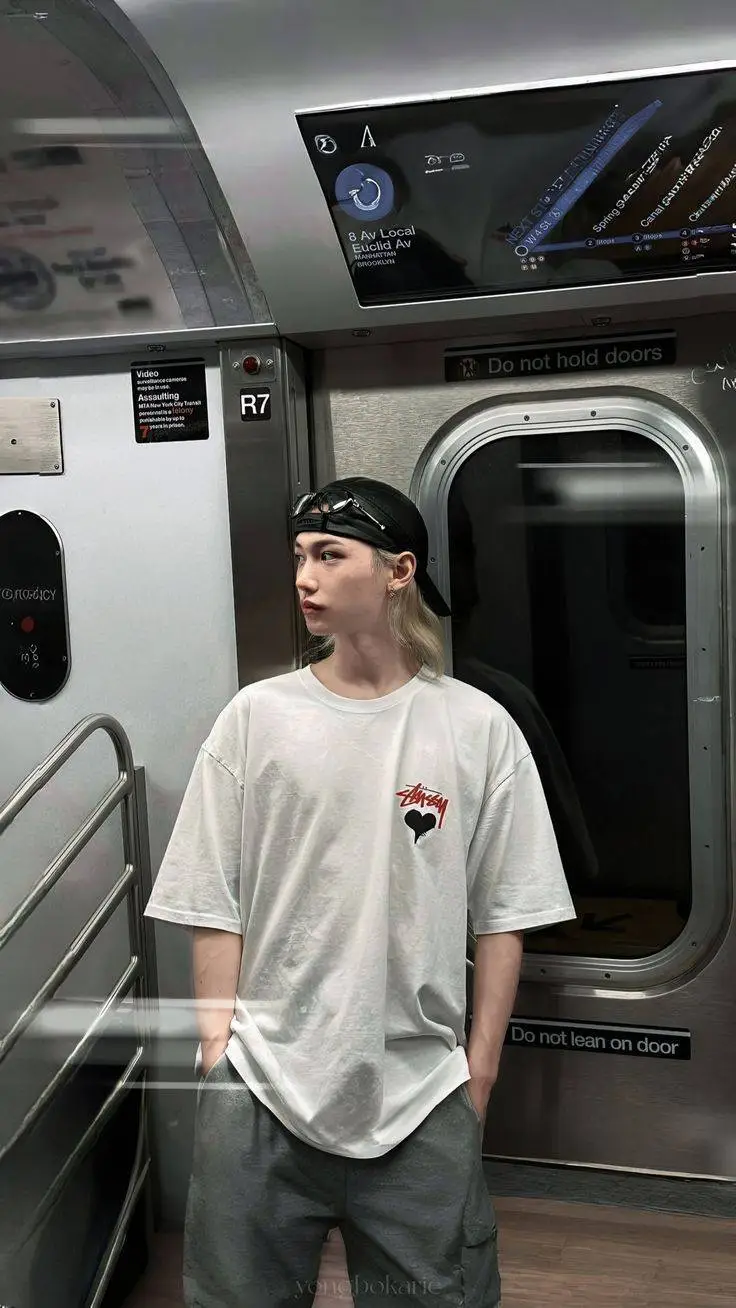 ai character: 🐥lixxie🐥 background