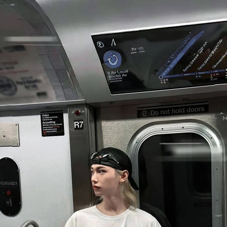 chat with ai character: 🐥lixxie🐥