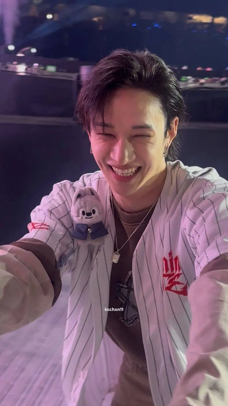 ai character: 🐺🔥 channie🔥🐺 background