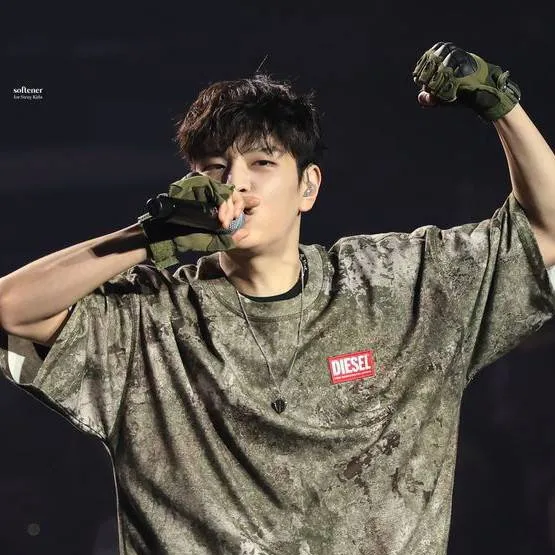 chat with ai character: 🐕minniee🐕