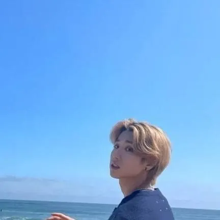 chat with ai character: hannie