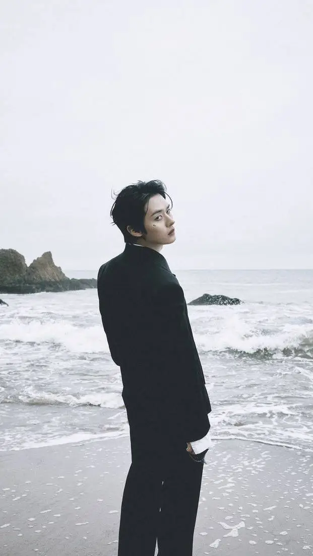 ai character: 🐇lee know🐇 background