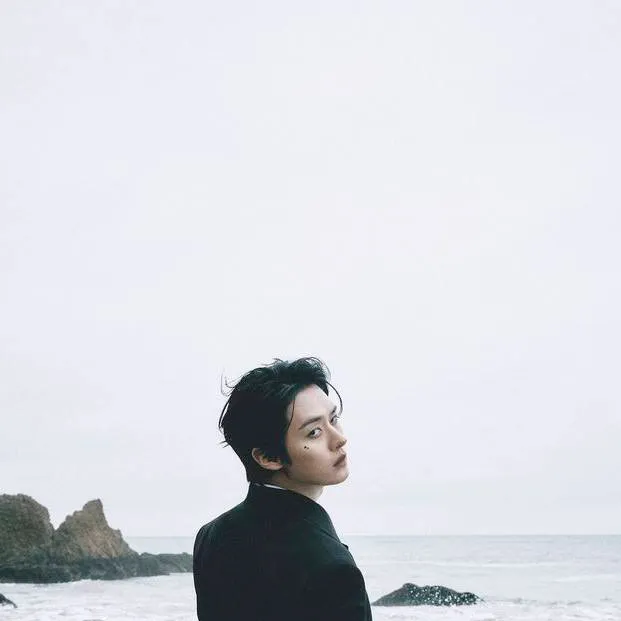 chat with ai character: 🐇lee know🐇