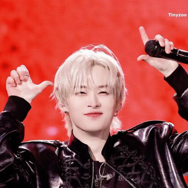 chat with ai character: LEE KNOW!!!