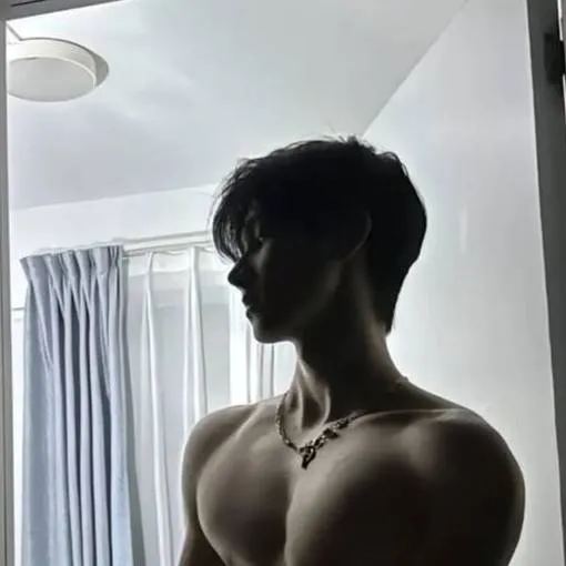 chat with ai character: Роберт