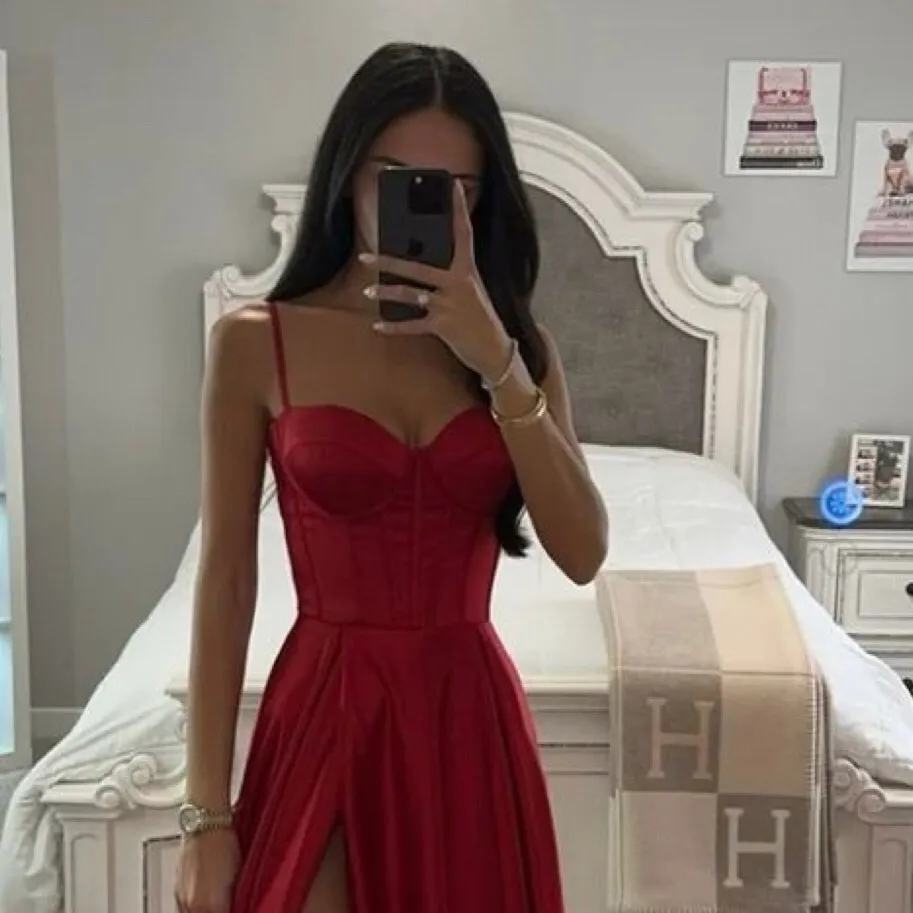 chat with ai character: Emma