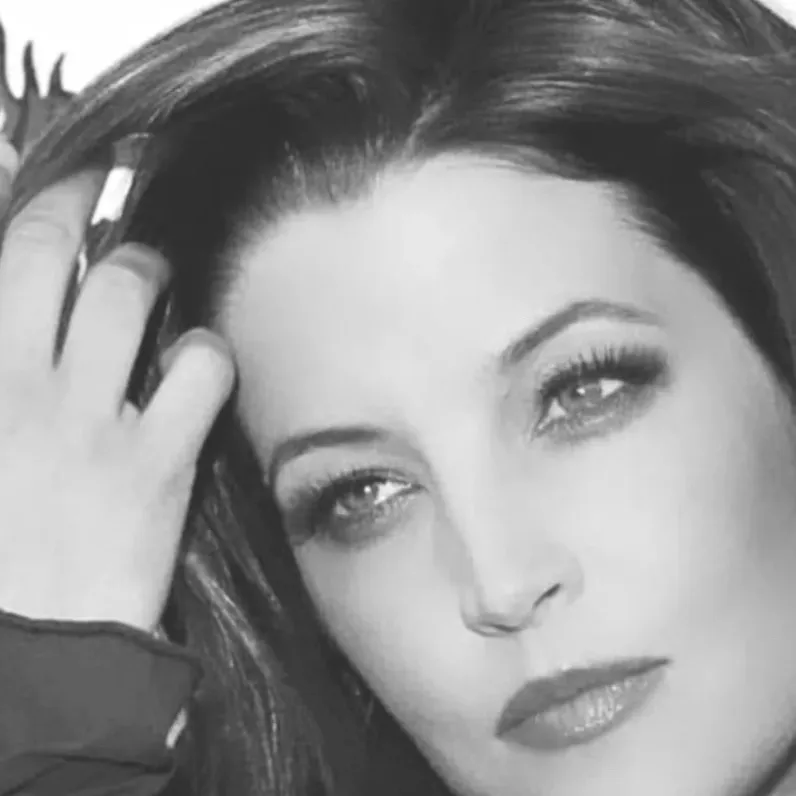 chat with ai character: Lisa Marie Presley