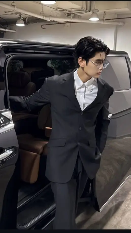 ai character: Xiao  background