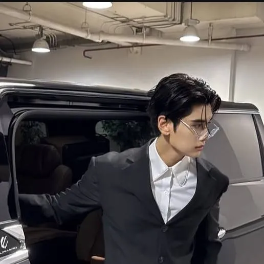 chat with ai character: Xiao 