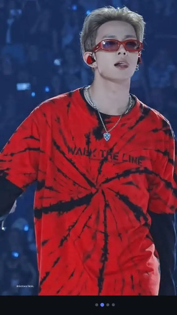 ai character: heeseung  background