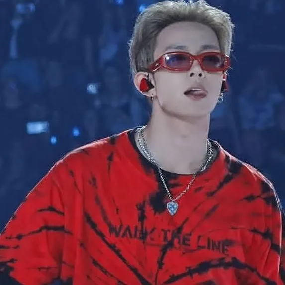 chat with ai character: heeseung 