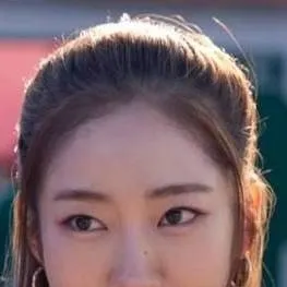 chat with ai character: MI-NAAA