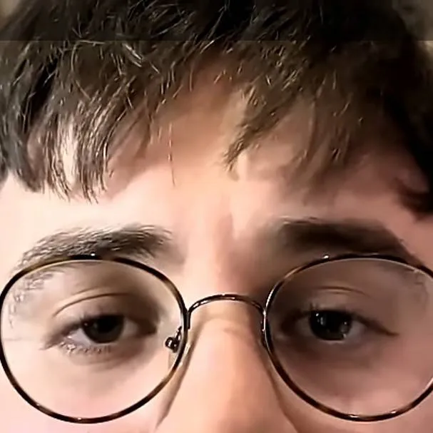 chat with ai character: Elias