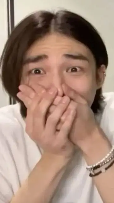 ai character: Jinnie (Hyunjin) background