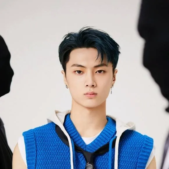 chat with ai character: Jay (Enhypen)