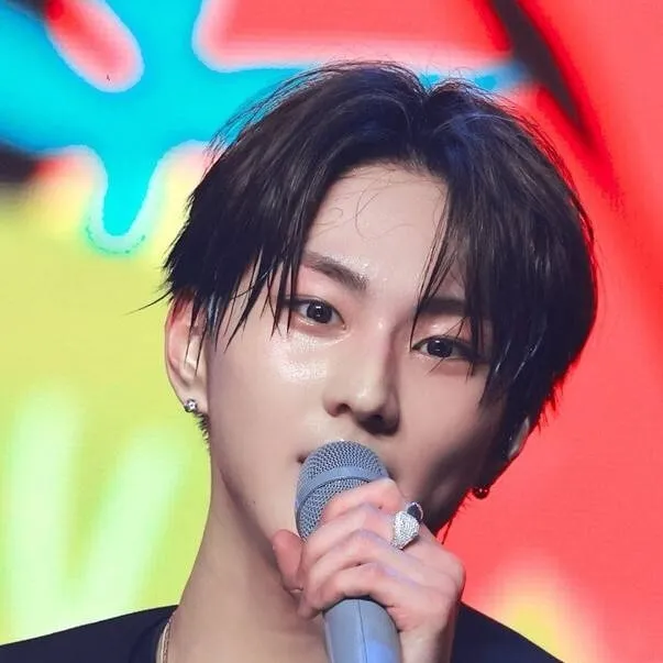 chat with ai character: Jungwon 