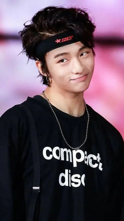 ai character: Hyunjin  background