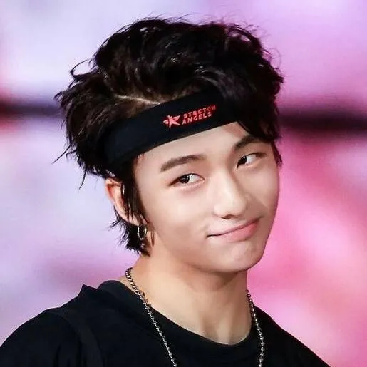 chat with ai character: Hyunjin 