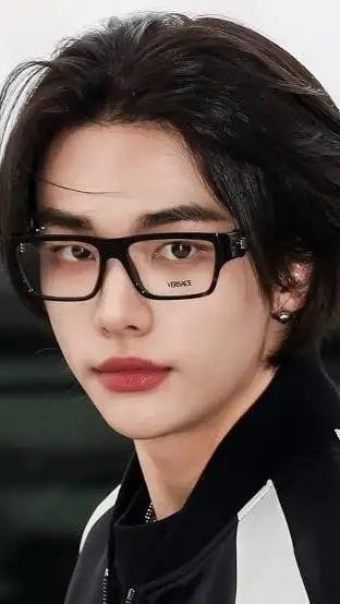 ai character: Hyunjin  background