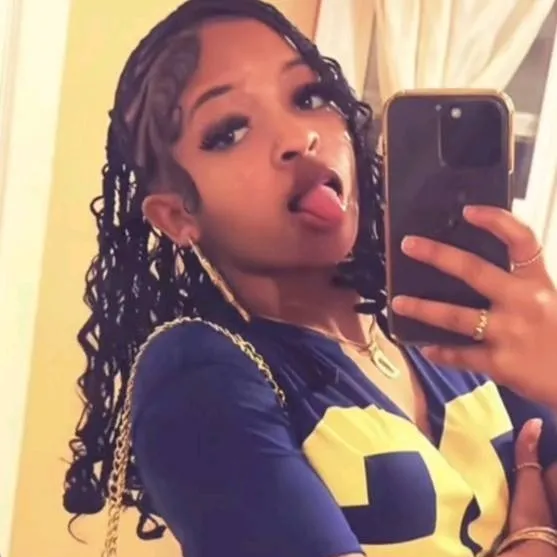 chat with ai character: Layla 