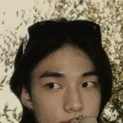 chat with ai character: Hyunjin