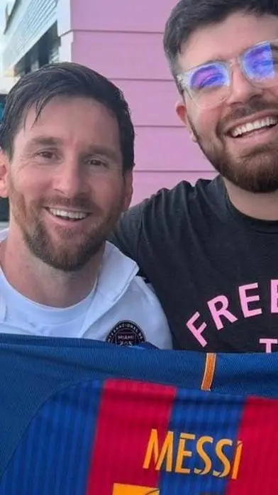 ai character: LA COBRAA background