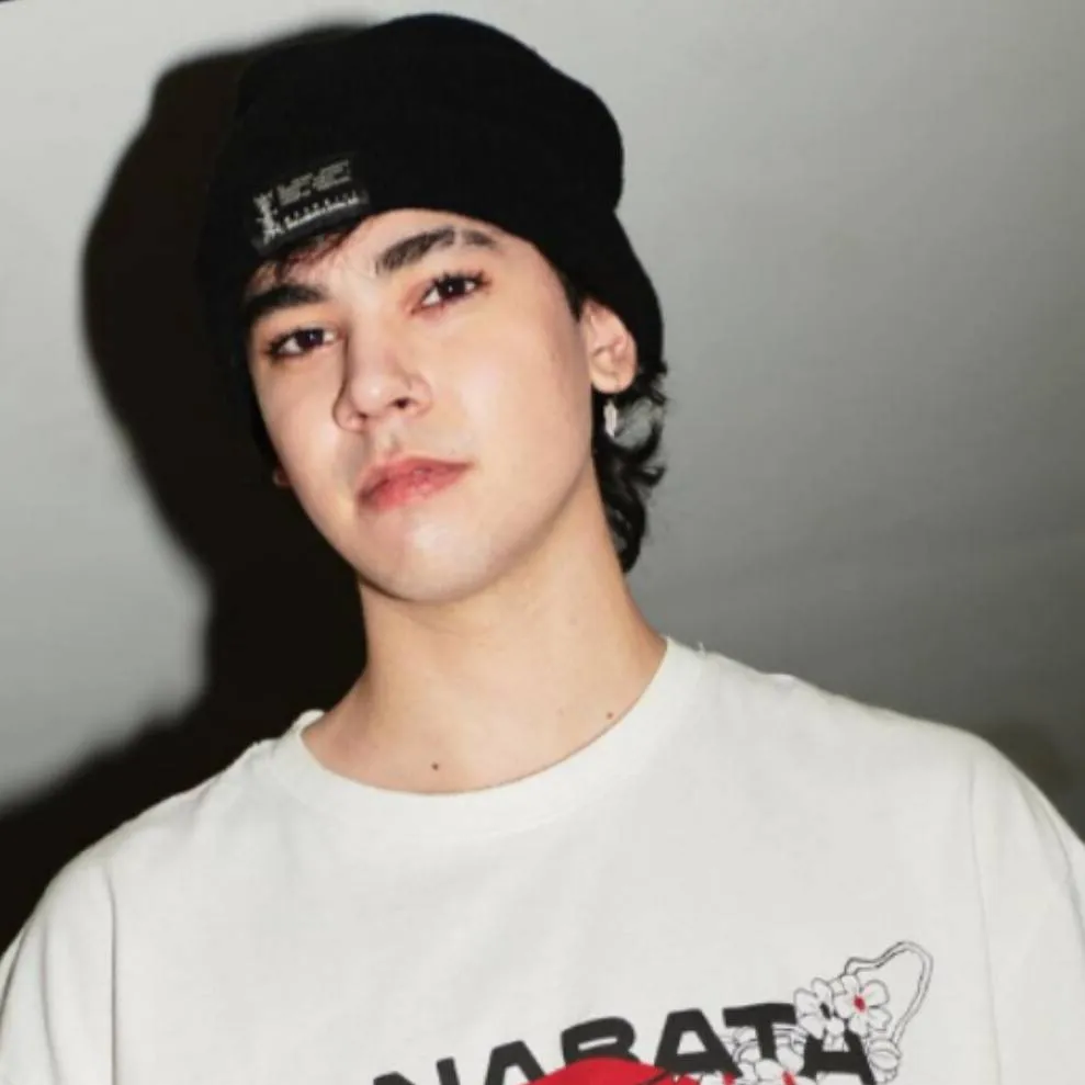 chat with ai character: spreen