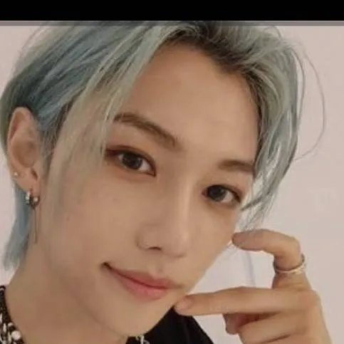 chat with ai character: Felix